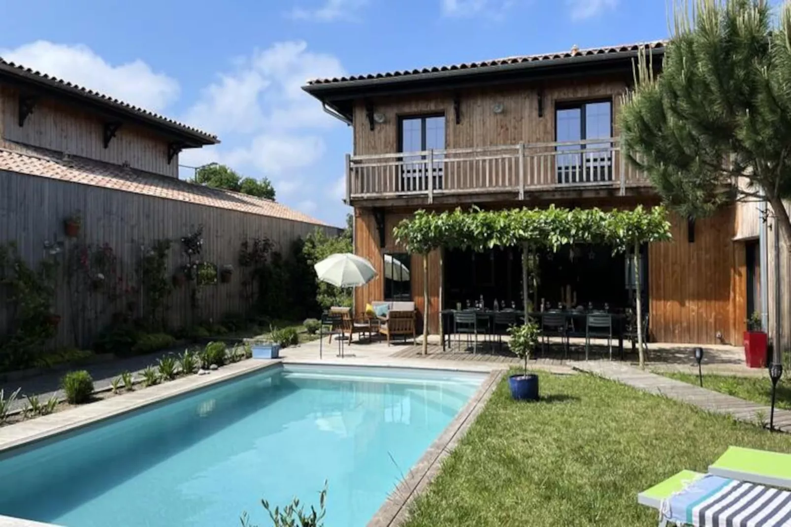 Villa Avec Piscine Et Climatisation: Paradis Familial Pr&egrave;s D'arcachon