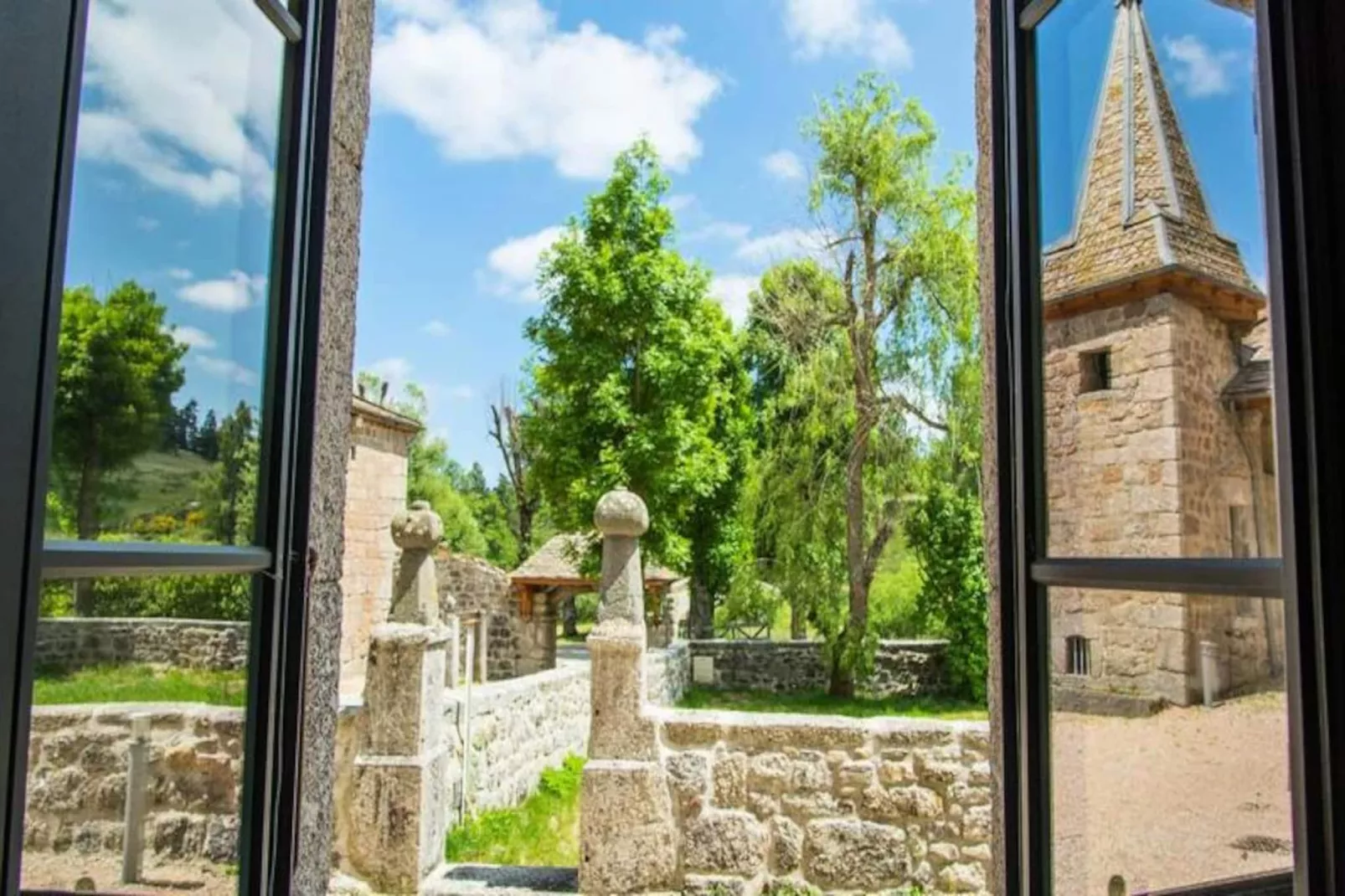 Gîte de France Gîtes de france 24 personnes - domaine de coulagnettes 3 épis