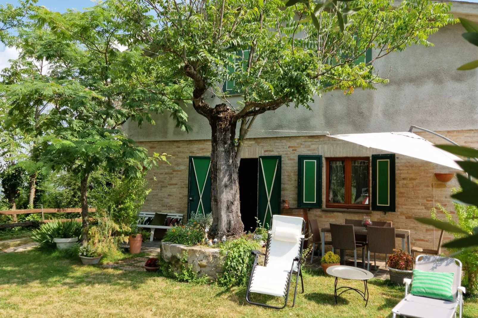 Holiday home dei Pavoni Montemaggiore con Piscina privata-Tuinen zomer