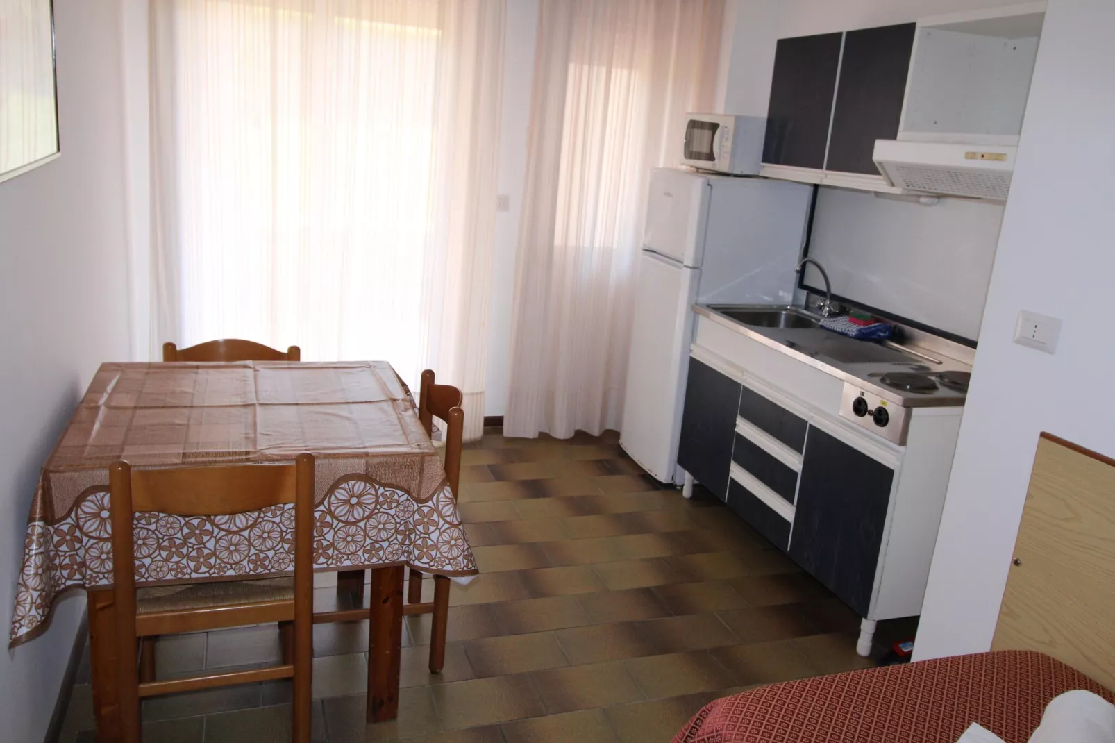 Residence Villa Giardini Giardini Naxos-Bilocale 3 pax con balcone o terrazza-Keuken