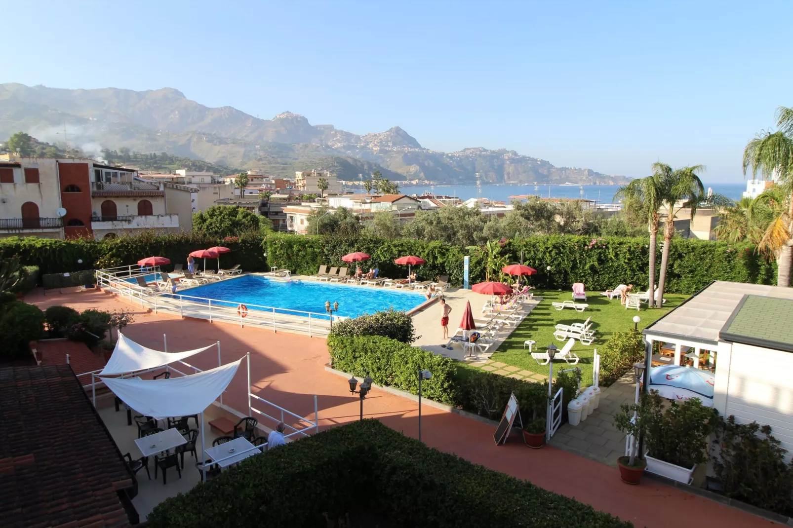 Residence Villa Giardini Giardini Naxos-Bilocale 3 pax con balcone o terrazza-Buitenkant zomer