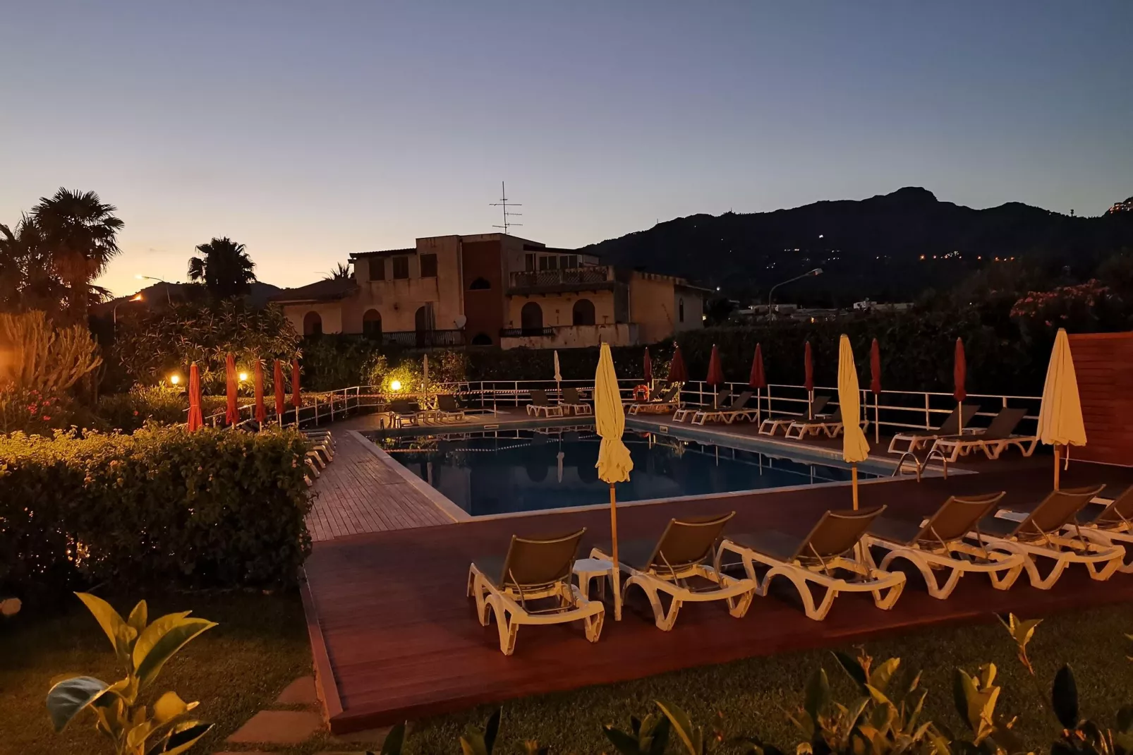 Residence Villa Giardini Giardini Naxos-Bilocale 3 pax con balcone o terrazza-Buitenkant zomer