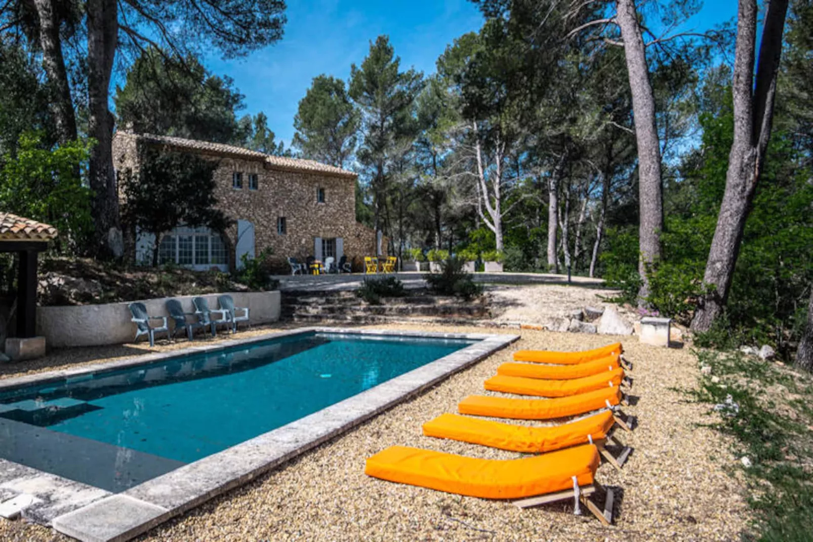 Maison Avec Vue Et Piscine Chauff&eacute;e &agrave; Roussillon