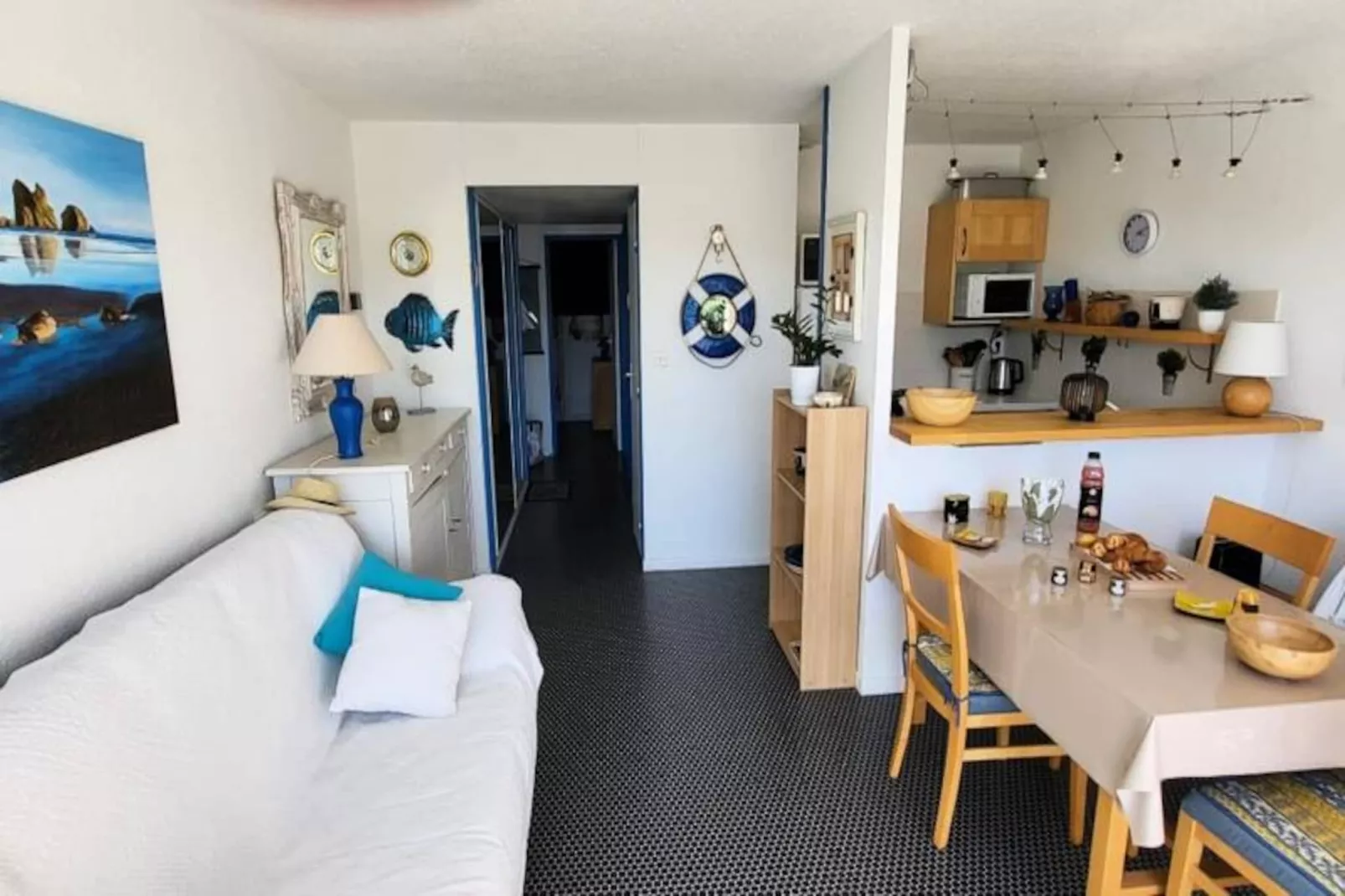 Résidence Marina Lairan Vue Sur L'eau Et Les Bateaux De Port Camargue 2 &eacute;toiles F