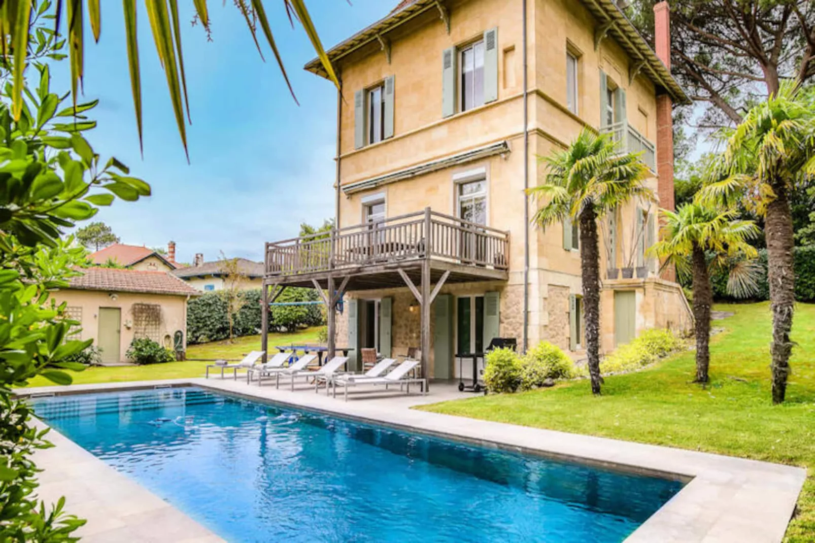 Superbe Villa Avec Piscine Chauff&eacute;e Style Arcachonnais Pour 12 Personnes