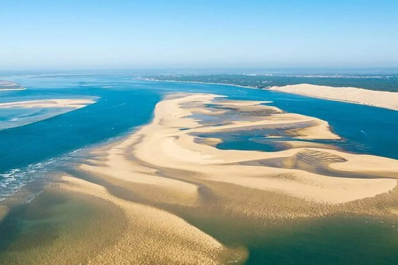 Villa Familiale R&eacute;nov&eacute;e &agrave; Arcachon &ndash; 6 Ch, 4 Sdb, Entre 8 &agrave; 10 Pers