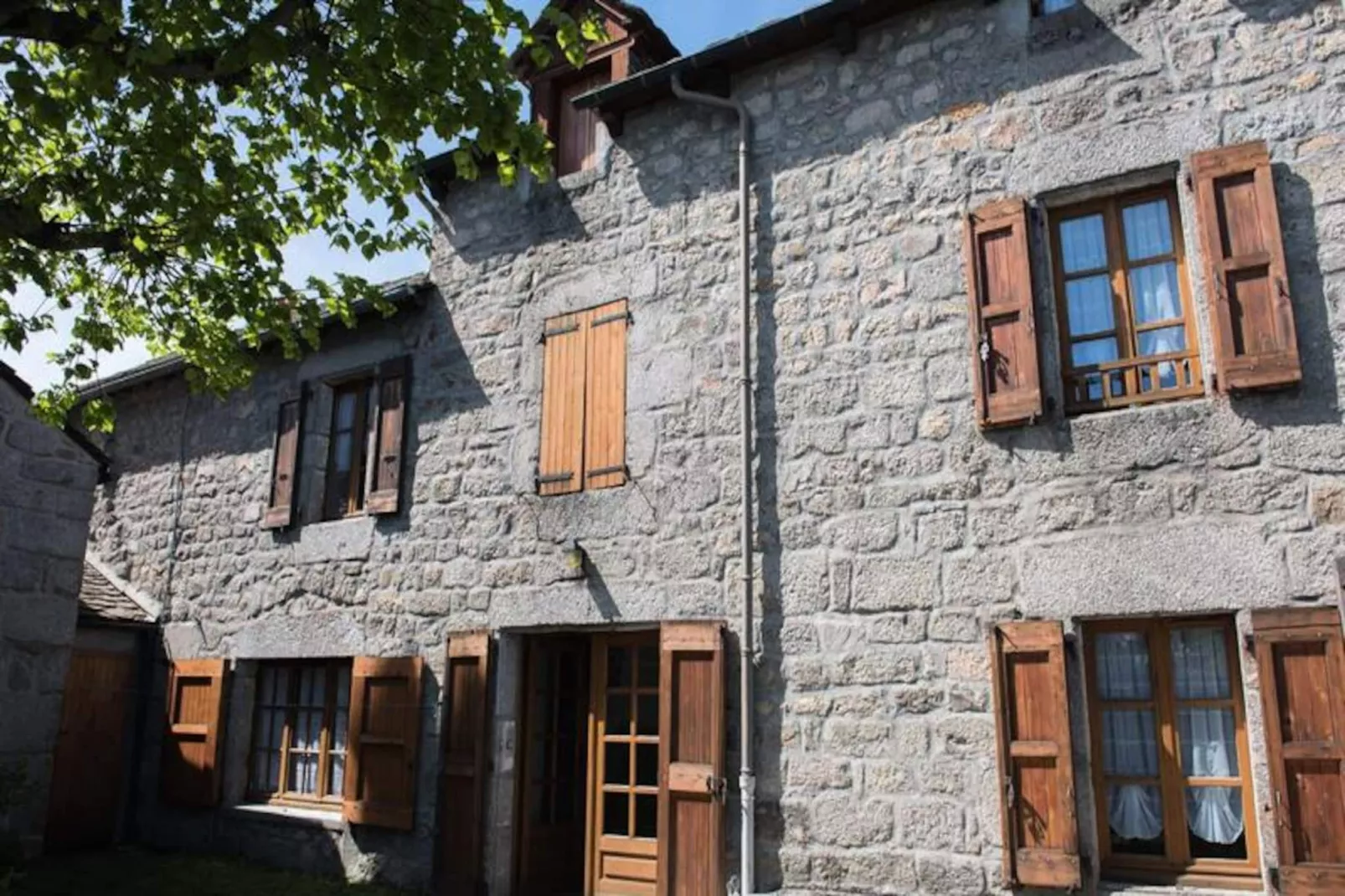 Gîte de France Gîtes de france 6/7 personnes au fau de peyre 2 épis