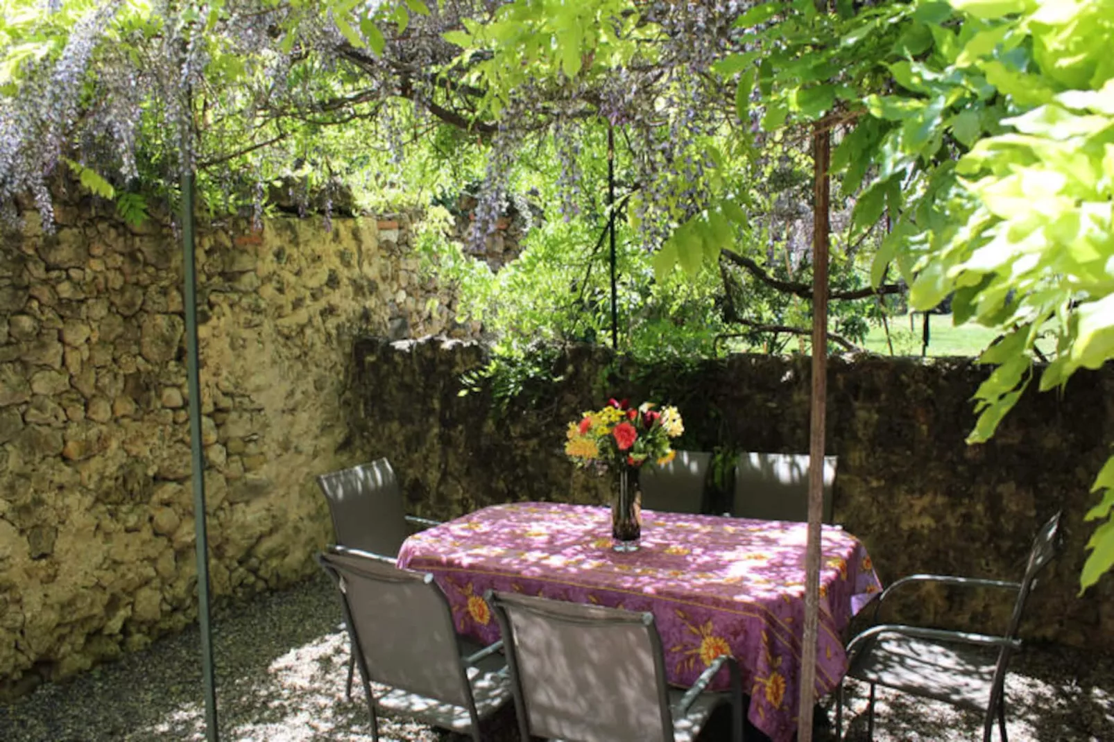 L'oubradou, Mas De Charme, Piscine Partag&eacute;e En Provence, Nature Et Calme