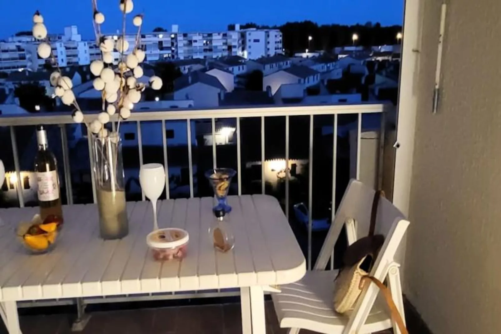 Résidence Petit Boudha Climatis&eacute; Mezzanine R&eacute;nov&eacute;  Parking 400m Plage ,50m Commerces