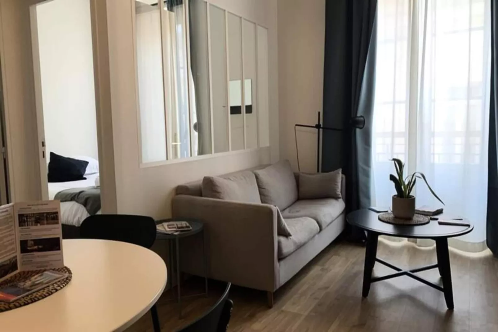 Appartement Lumineux &agrave La Pierre Bordelaise Plein Centre Pour 4 Personnes