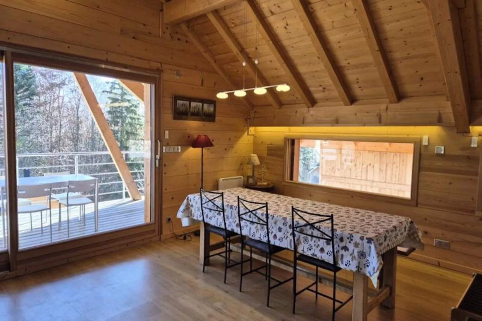 Chalet Cozy Au Cœur De La Féclaz : Séjour Authentique Et Proche Des Pistes