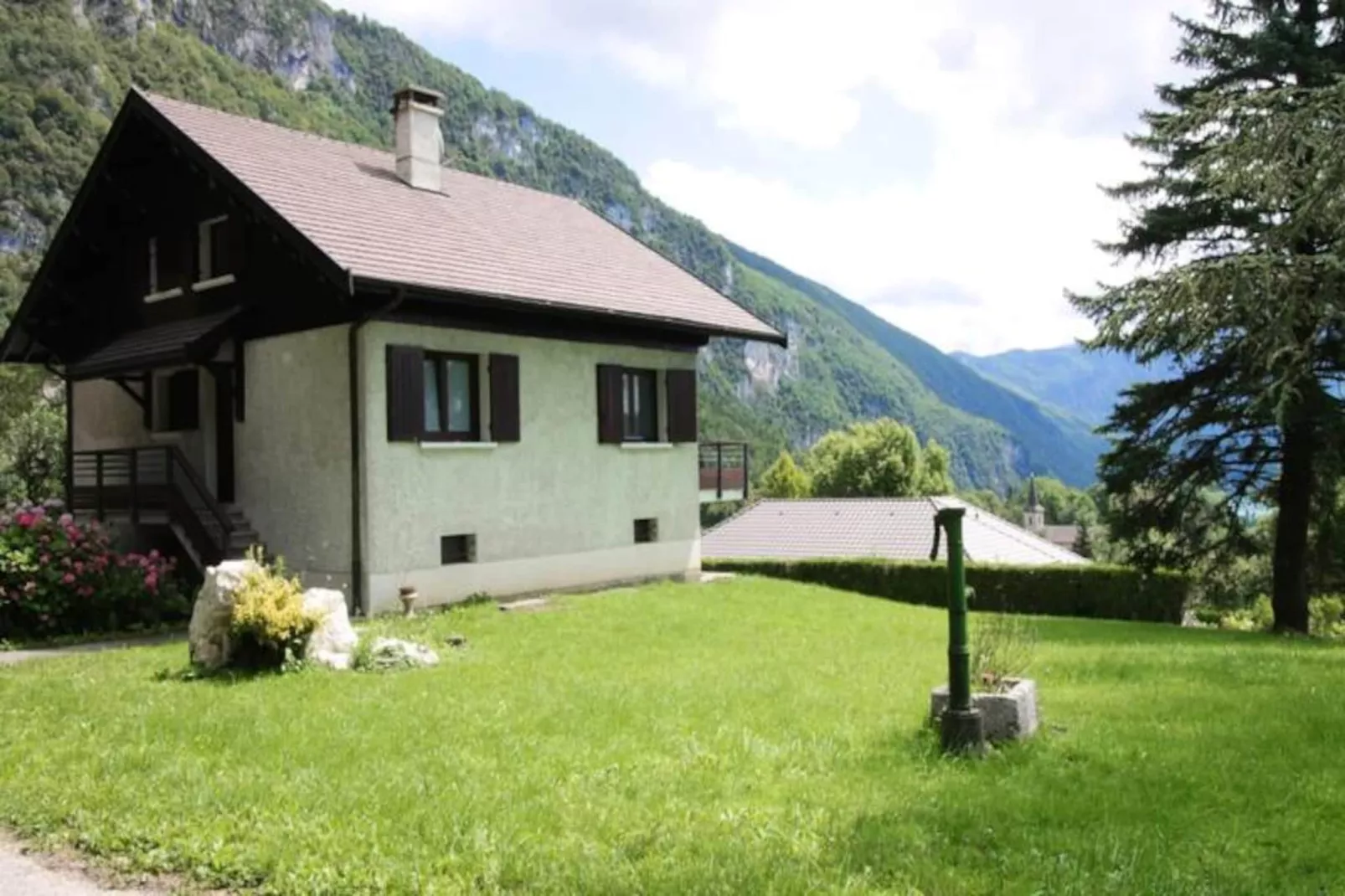 Confortable Chalet - Vue Sur Le Lac D&rsquo;aiguebelette