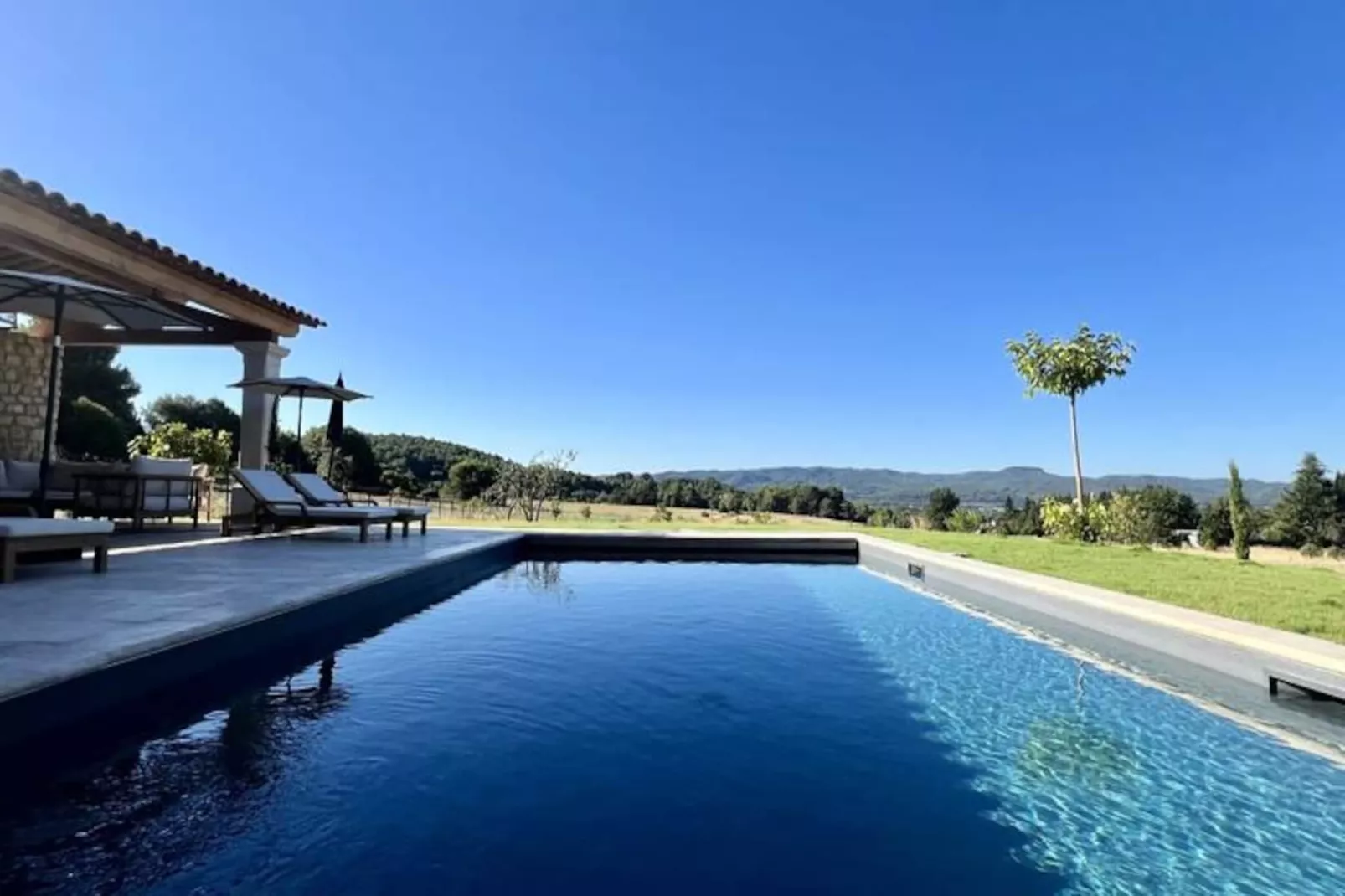 Mas Jas Du M&eacute;ou, Une &eacute;vasion Proven&ccedil;ale