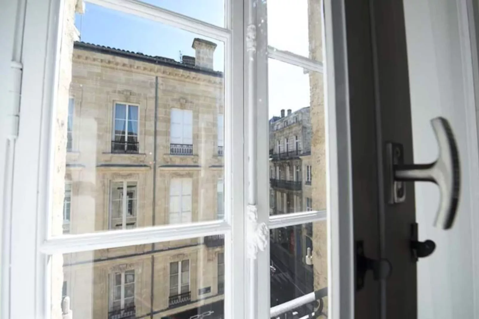 Superbe Appartement De 2 Chambres Au C&oelig;ur Du Quartier Gambetta