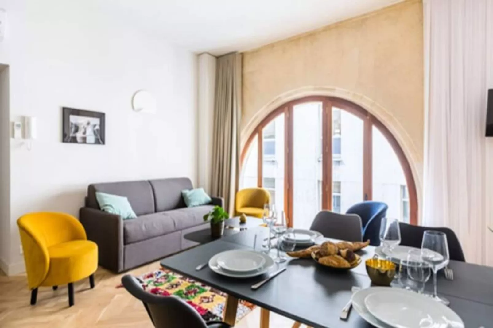 Appartement &agrave; La Belle Pierre Et Lumineux Pour 4 Situ&eacute; Dans L'hypercentre