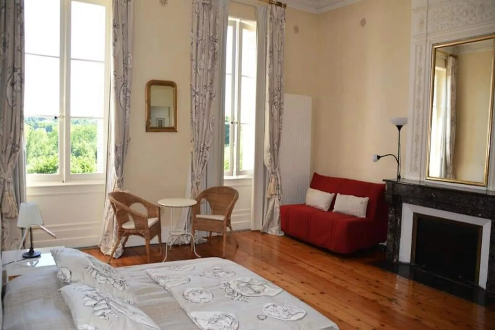 Château La Tuilière: Villa Avec Piscine Au Milieu De Son Vignoble