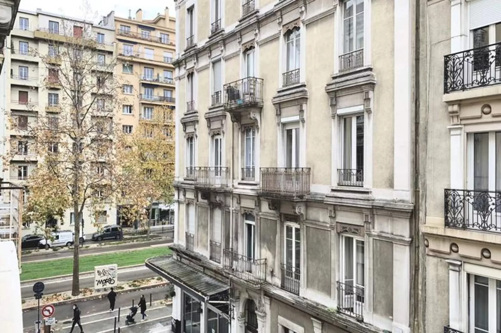 | Light Pink |t2 Proche Jaur&egrave;s, Estacade | Lumineux 🦩