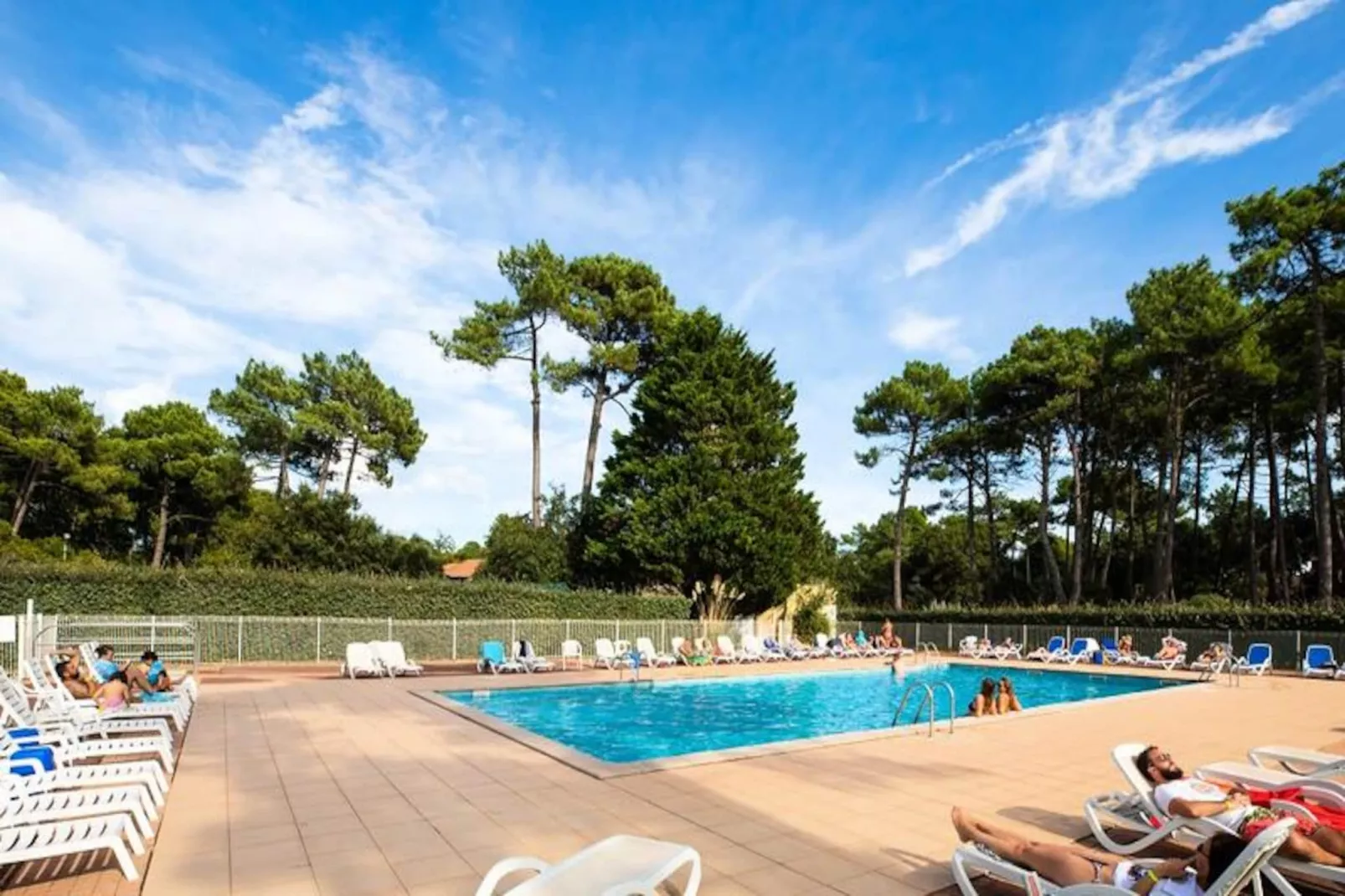 SOWELL Family Pignada Plage***