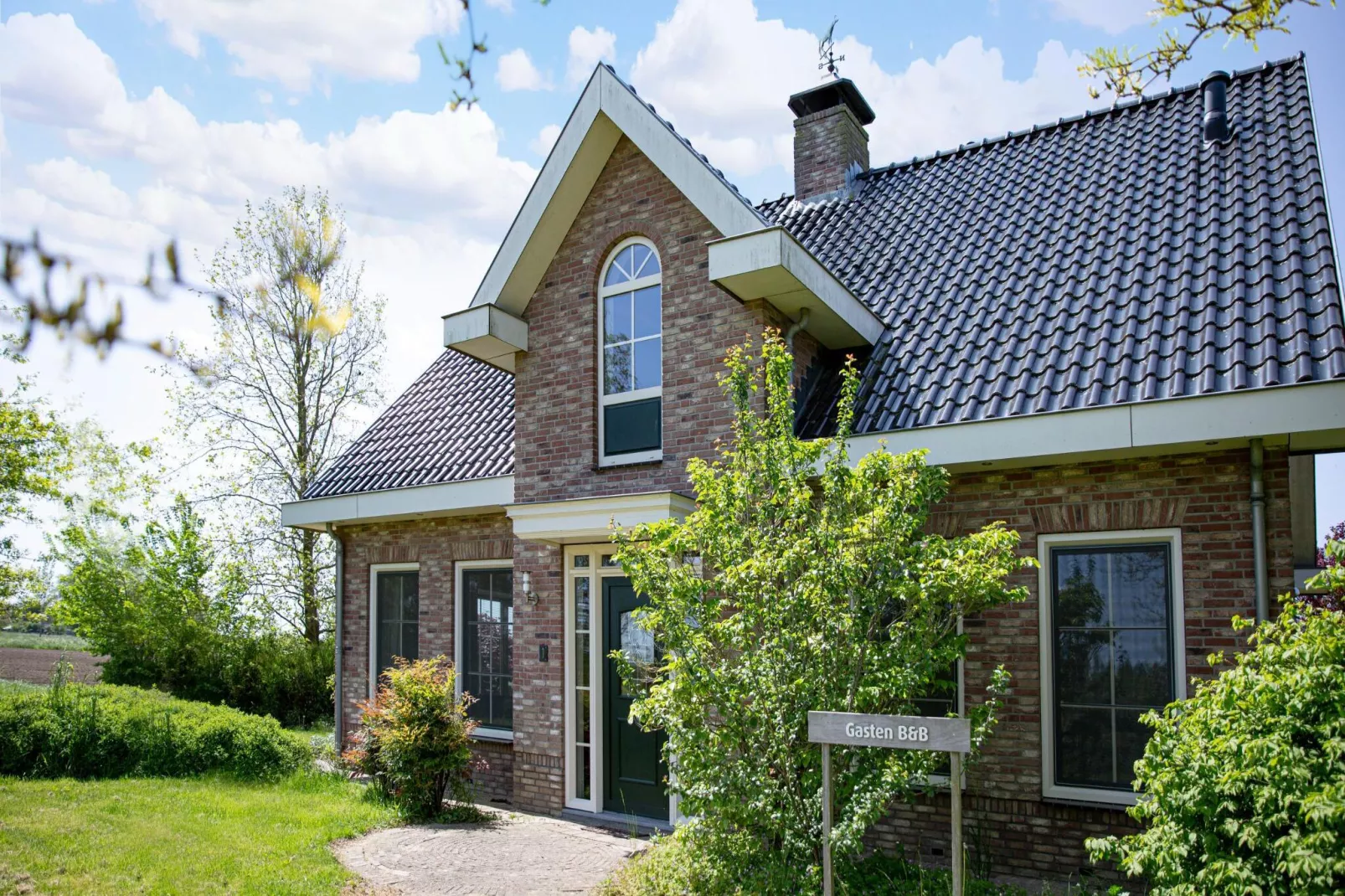 De Genderense Hoeve-Buitenkant zomer