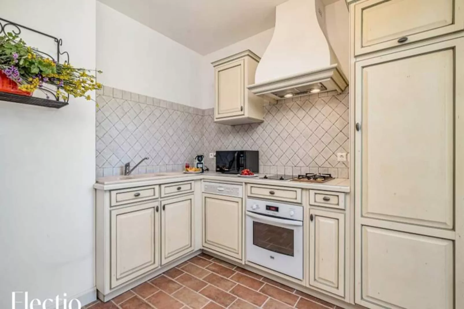 Petite Bastide | Domaine Tour Campanets-Image-tags.