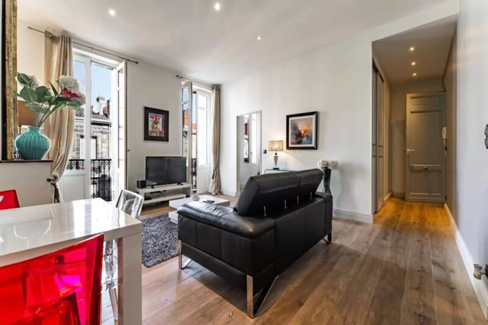 Chaleureux Appartement Au C&oelig;ur Du Quartier Historique Saint-michel-Woonkamer