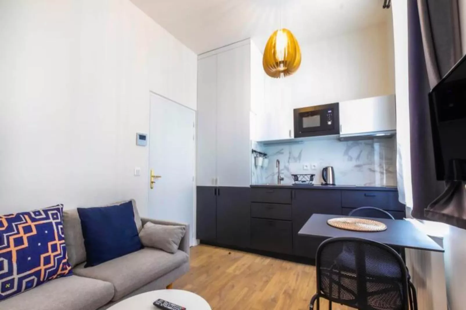Bel Appartement Parfaitement R&eacute;nov&eacute; Pour 2, Face &agrave; La Gare Saint-jean-Keuken