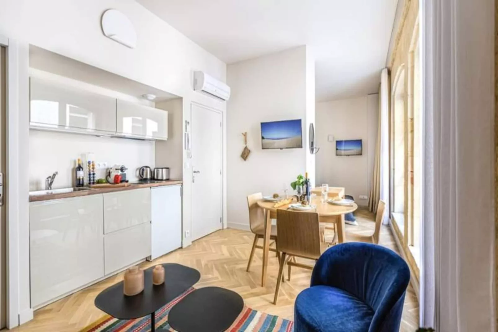 Superbe Appartement Typiquement Bordelais En Hypercentre Pour 4 Personnes-Woonkamer