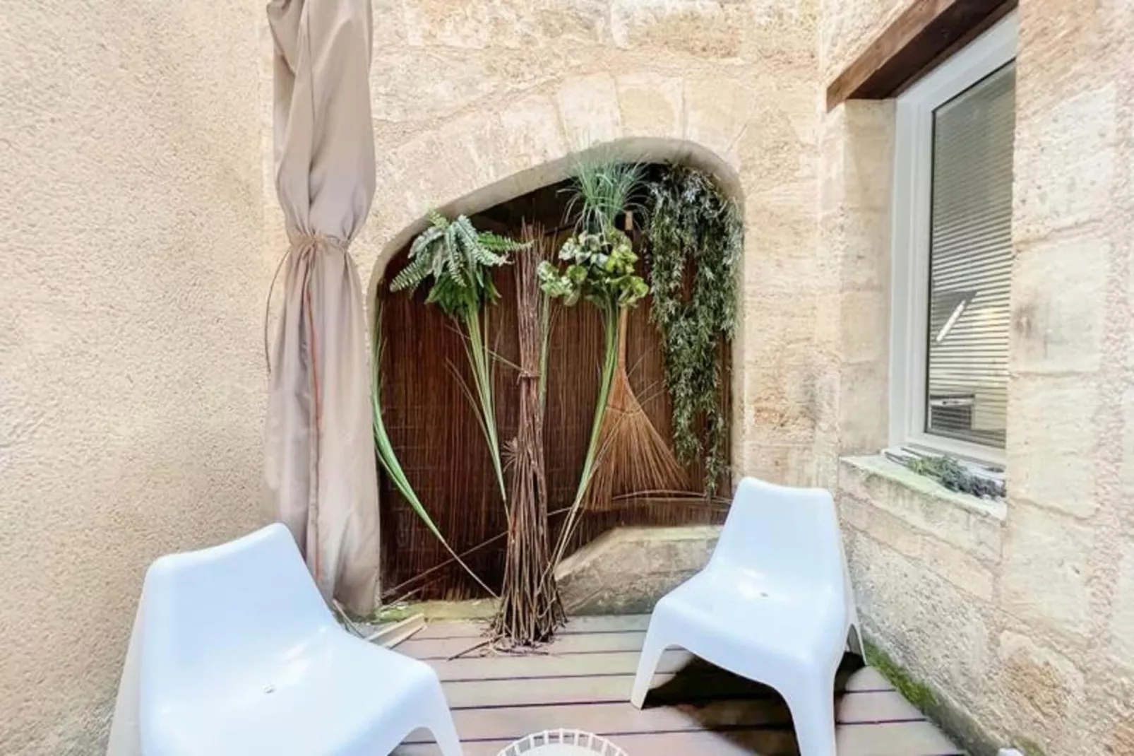 Appartement De Haut Standing Authentique Situ&eacute; Au Coeur Du Triangle D'or-Buitenkant zomer