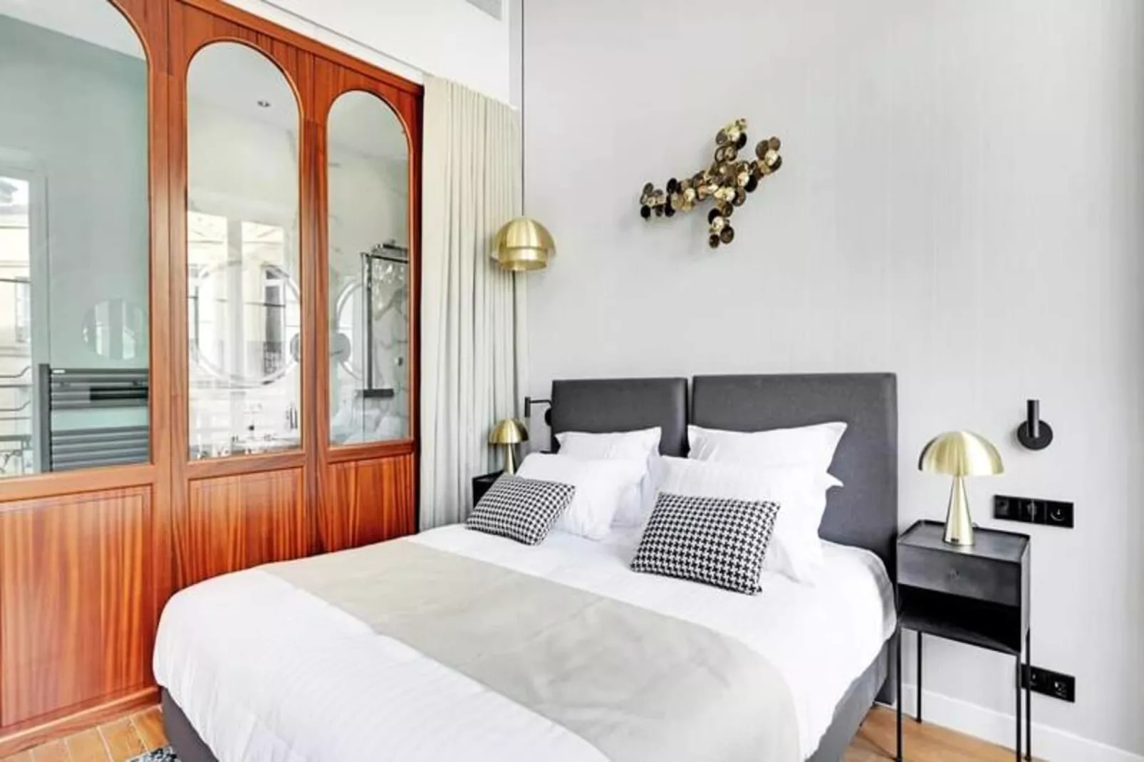 Maison Labruy&egrave;re - Suite Aviau-Buitenkant zomer