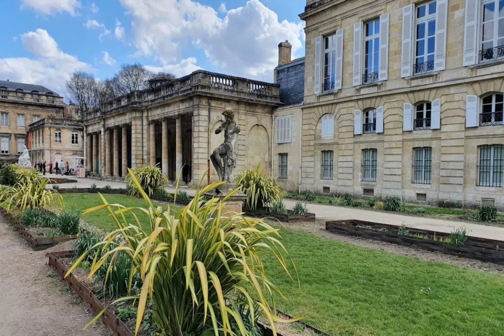 Maison Labruy&egrave;re - Familiale Aviau-Buitenkant zomer
