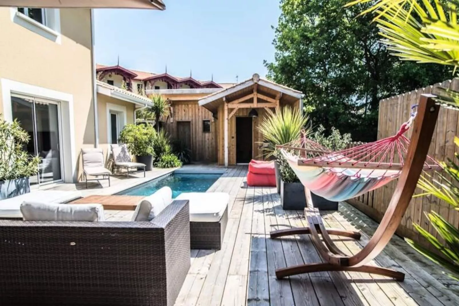 Villa Au Charme Familial Avec Belle Terrasse Et Piscine Chauff&eacute;e-Image-tags.