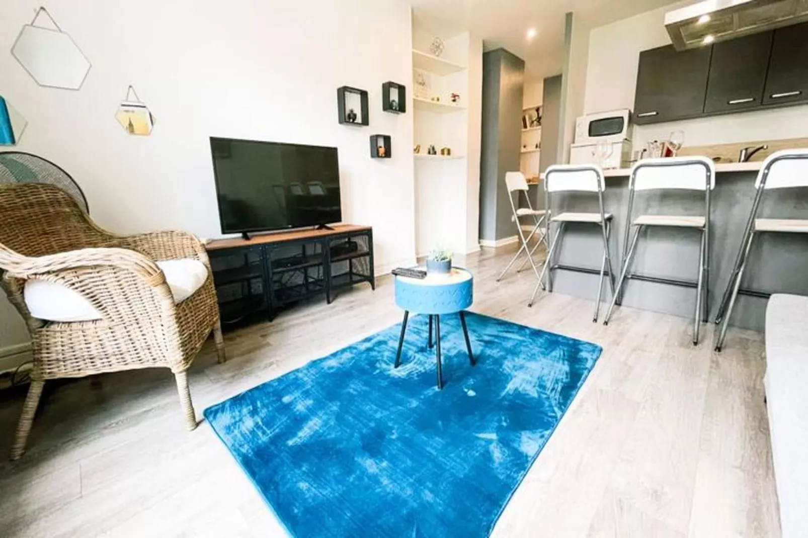 | Blue Lagoon 🩵| T3 6 Pax | Caserne De Bonne-Woonkamer