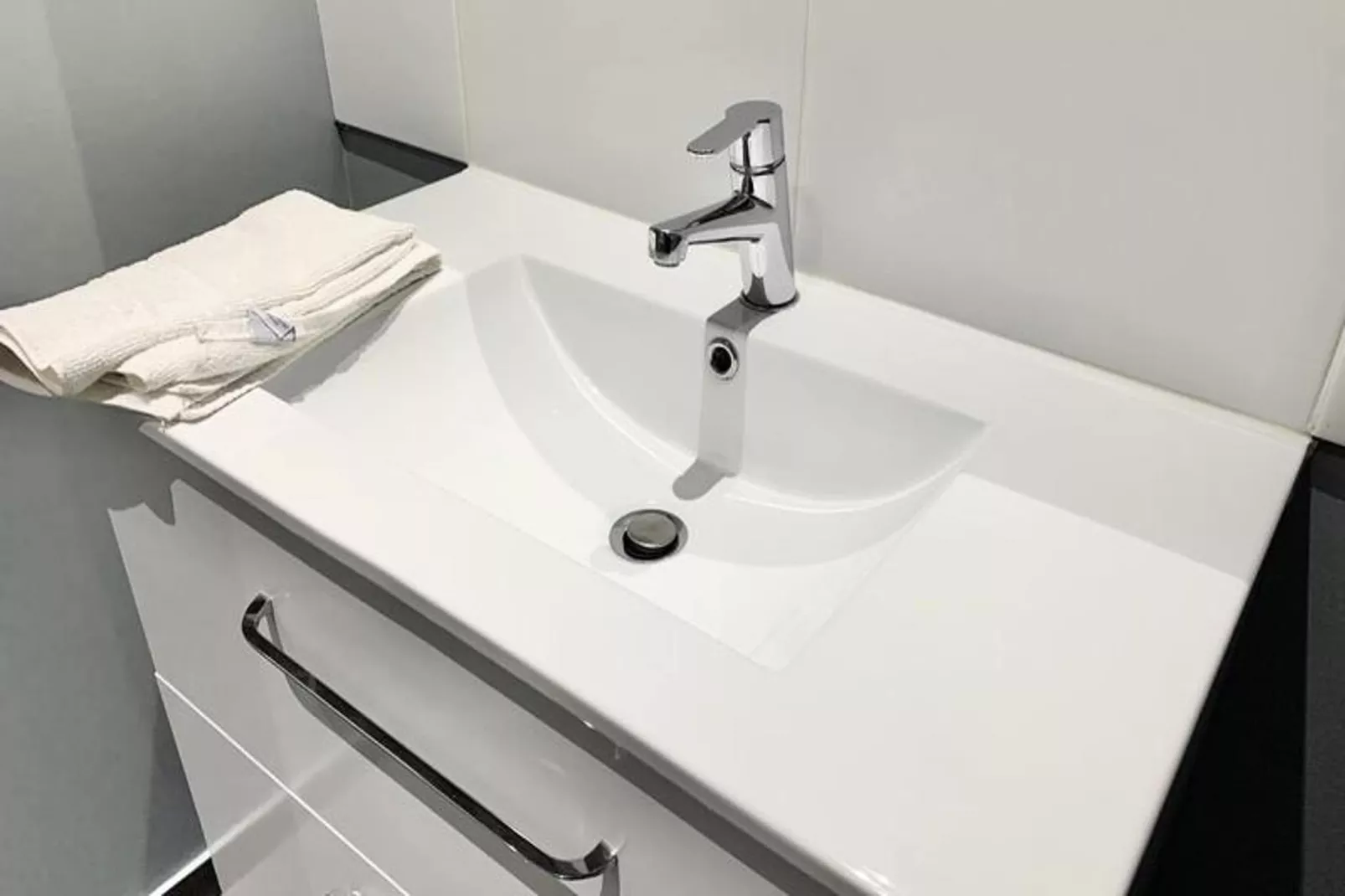 | Hello Sunshine ☀️| T3 6 Couchages| Caserne De Bonne-Badkamer