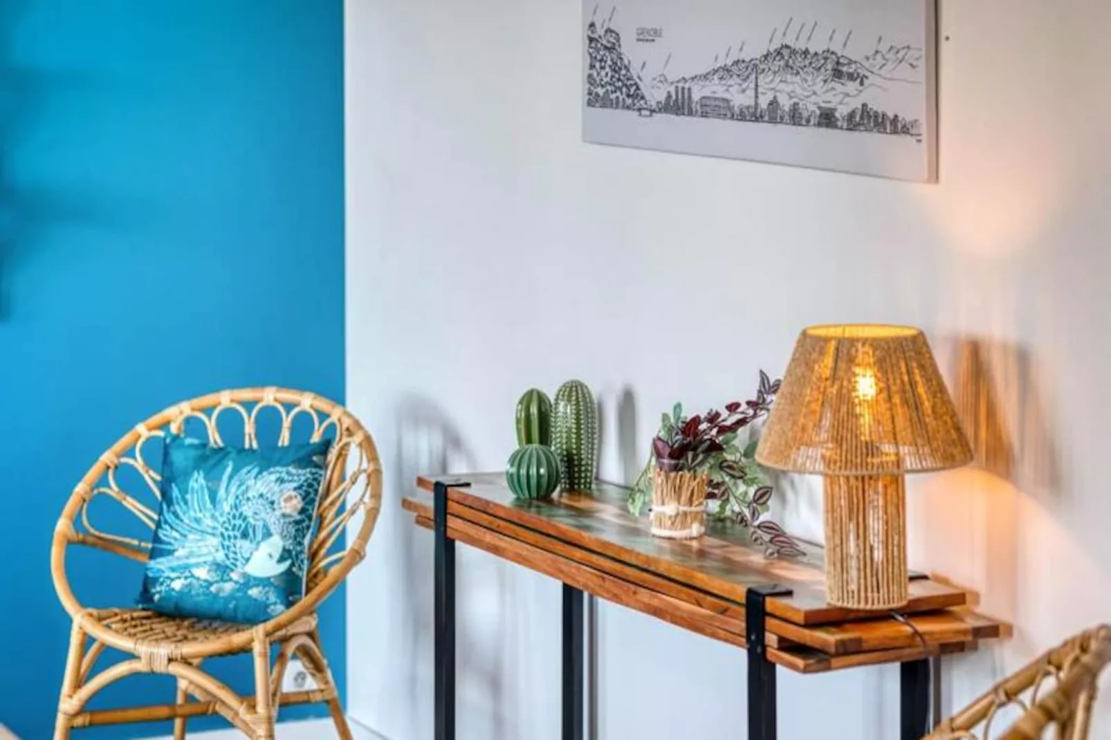 | L'ang&eacute;lique Des Eaux Claires 🪽| Parking-Image-tags.