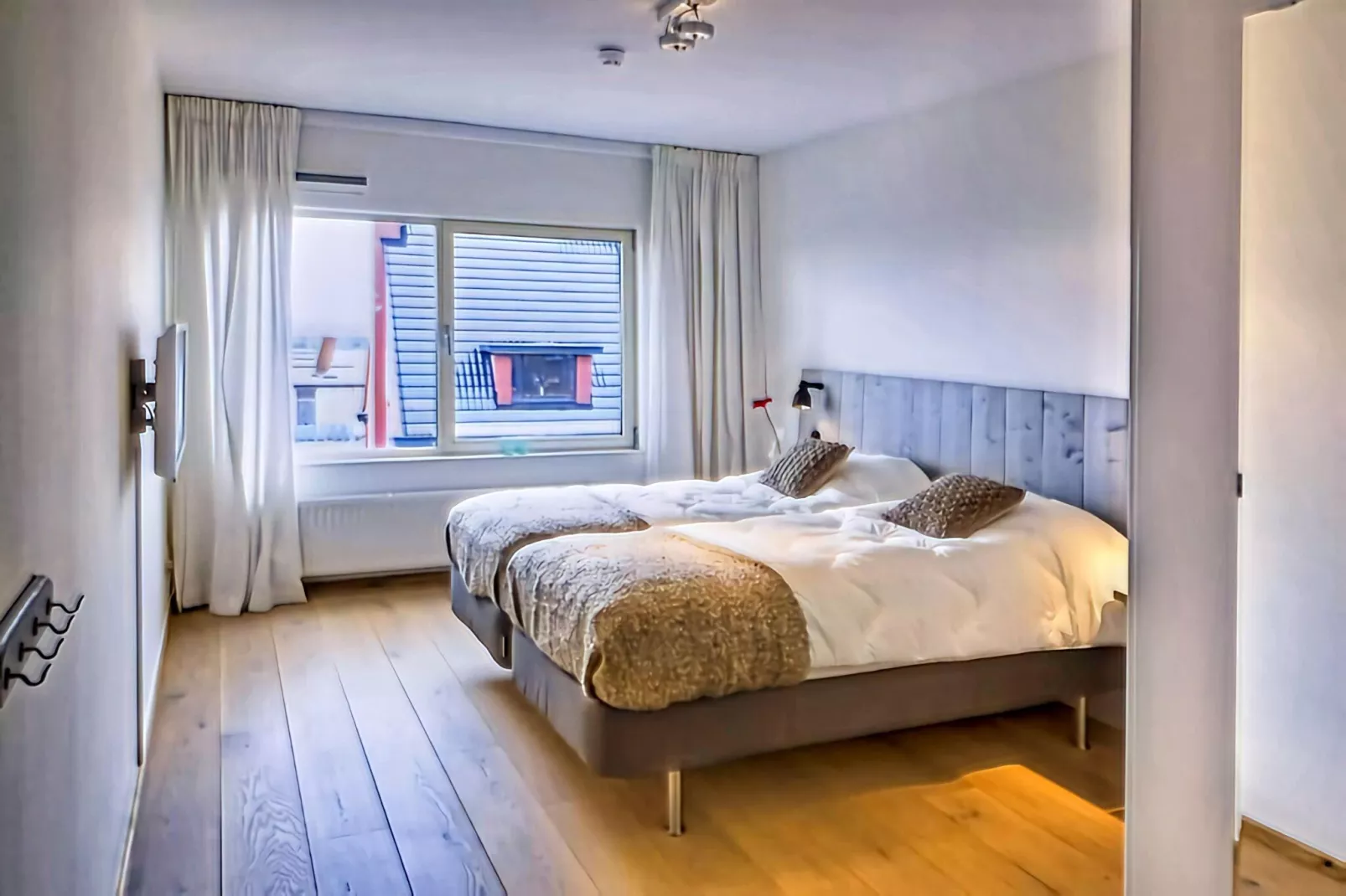 Scheveningen Harbour 10B