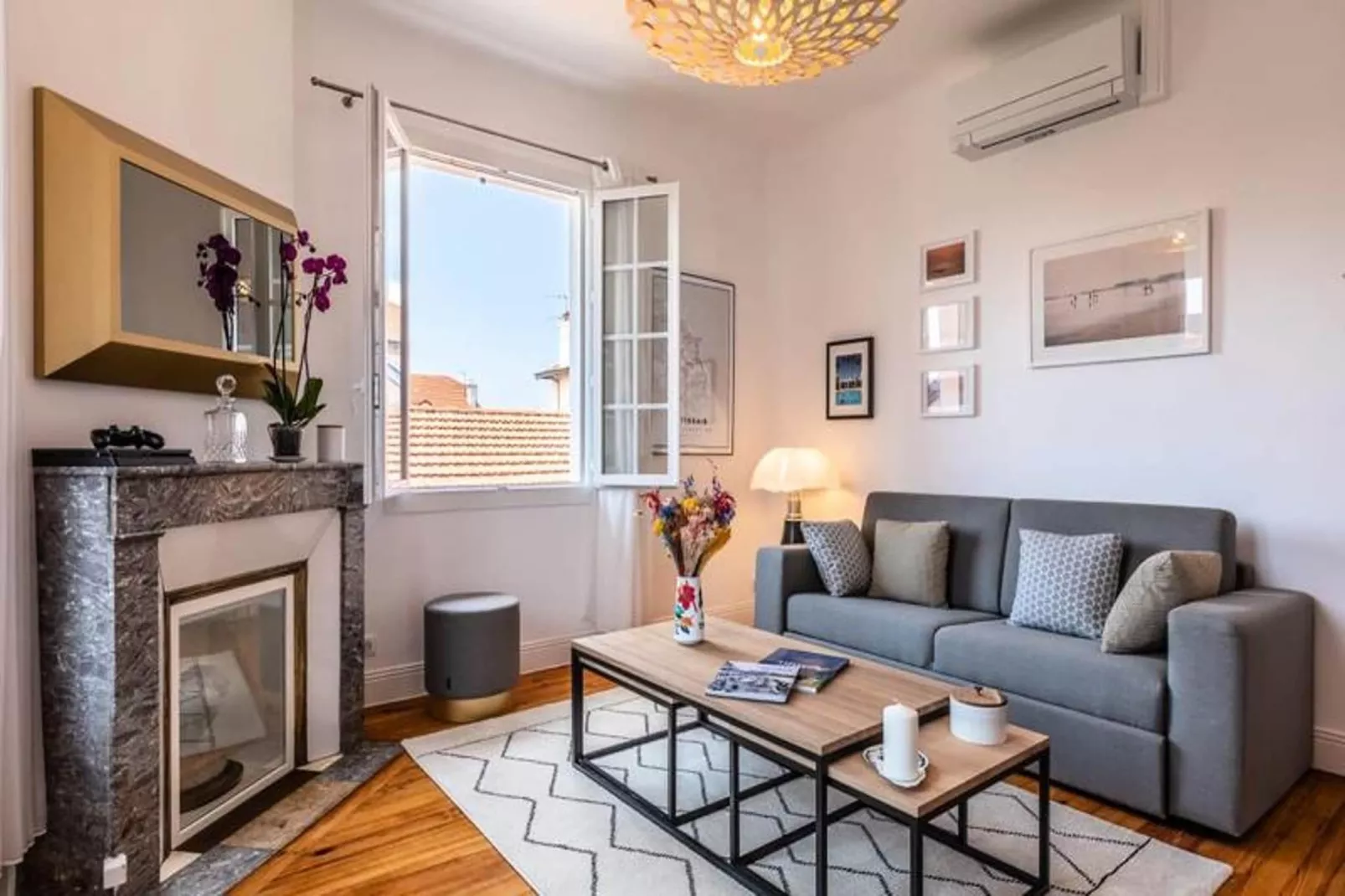 Superbe Appartement Plein De Charme Avec Balcon, 2ch, &agrave; 5min De La Plage-Woonkamer