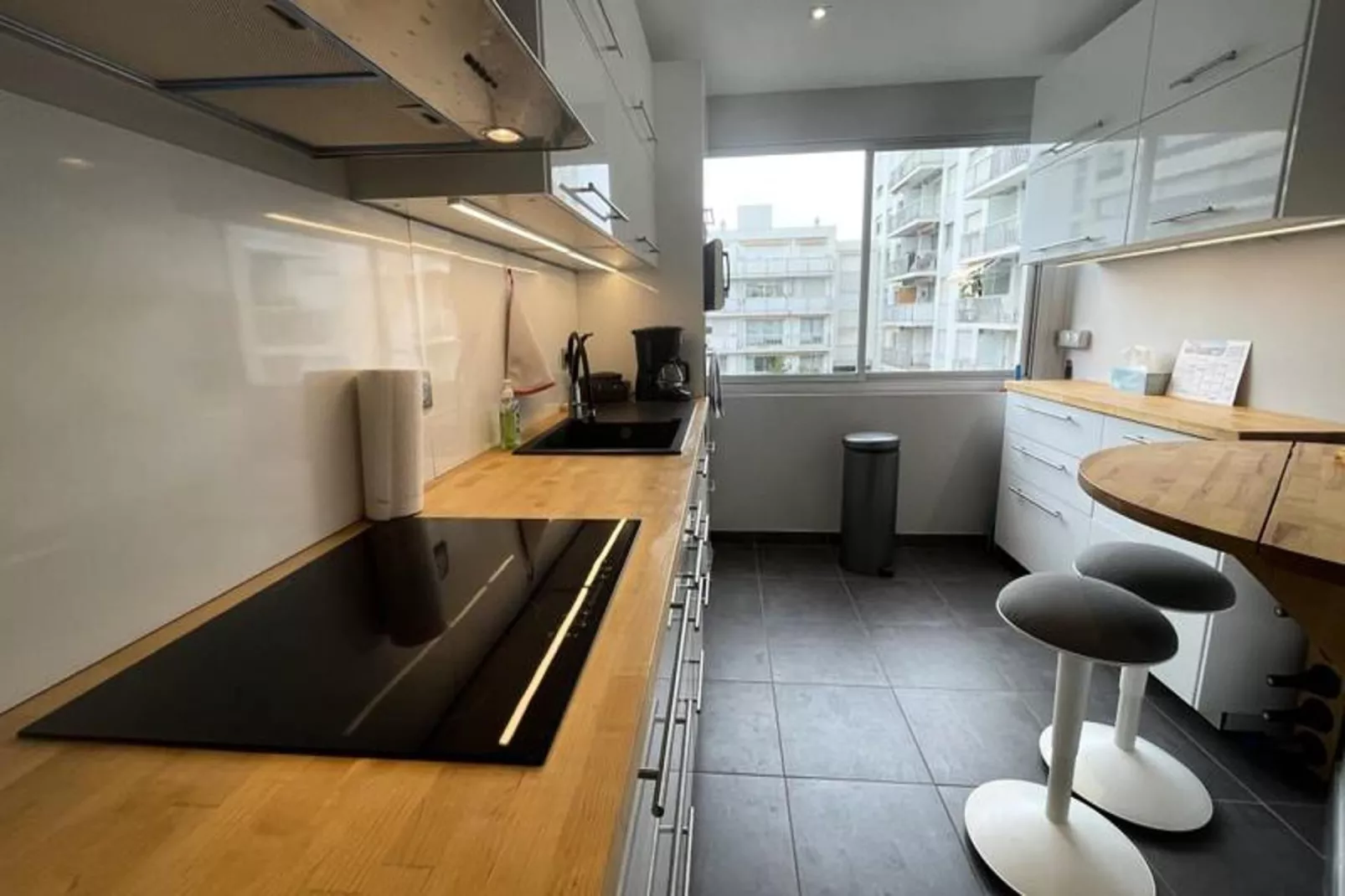 Superbe Appartement Avec Balcon, Garage, 3ch, &agrave; 5min De La Plage-Keuken