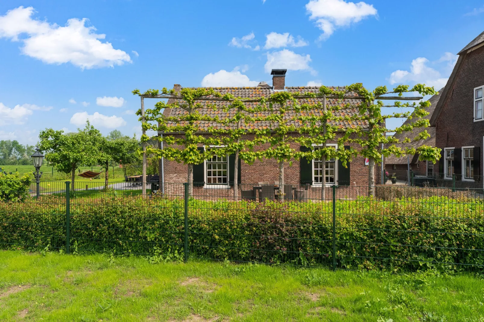 The Old Farmhouse-Tuinen zomer