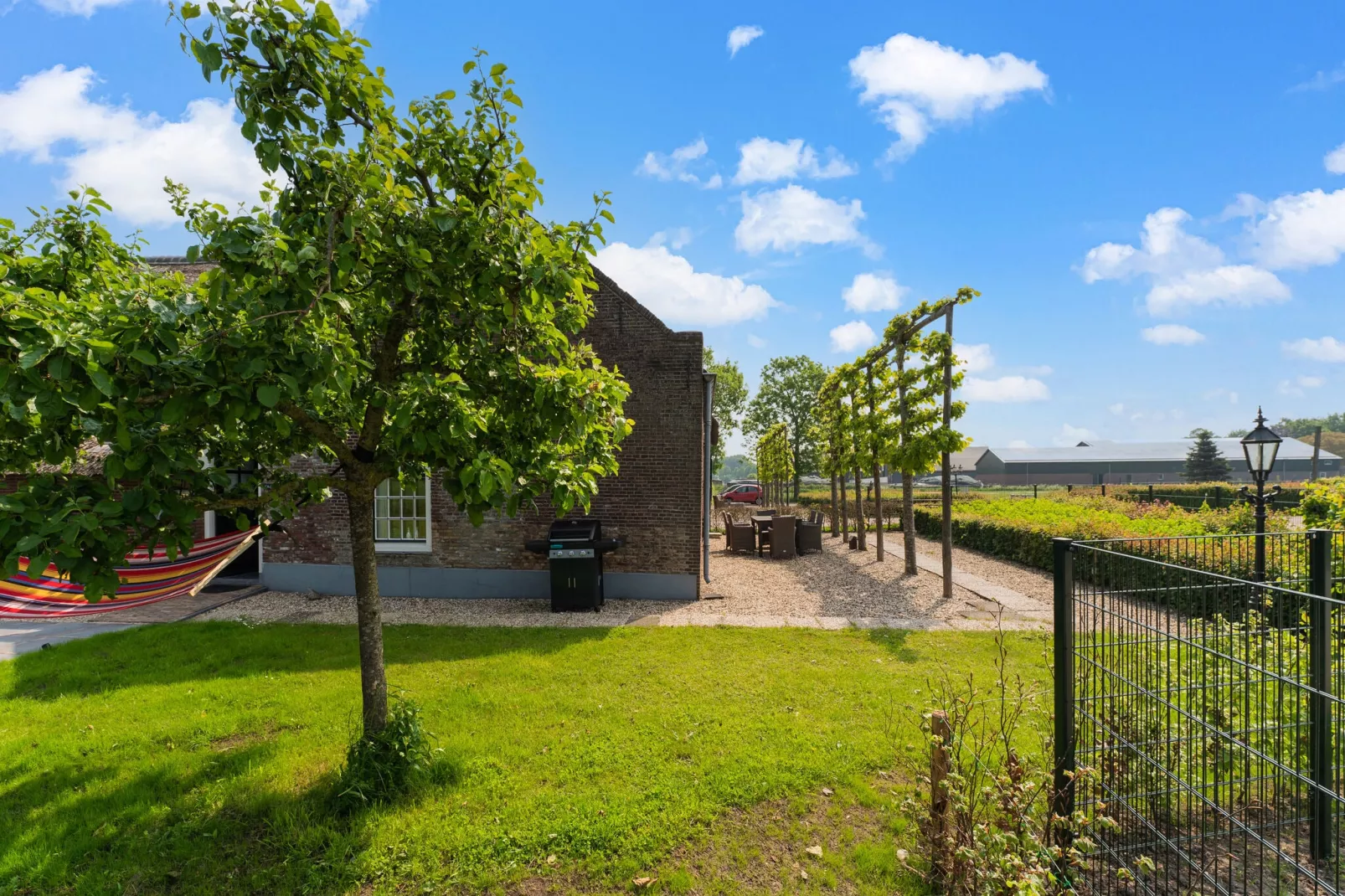 The Old Farmhouse-Tuinen zomer