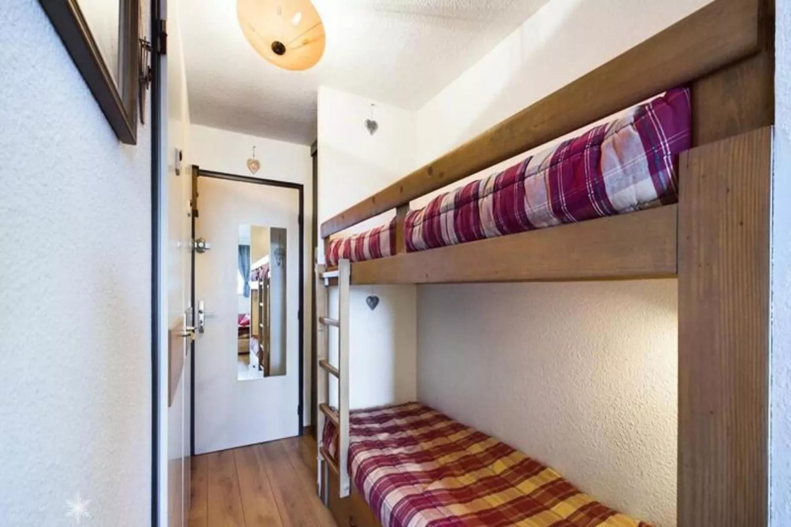 Résidence Bouquetins A-Buitenkant zomer