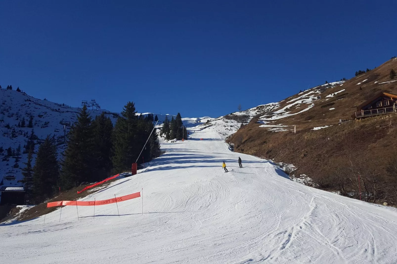 Résidence Le Brulaz-Buitenkant zomer