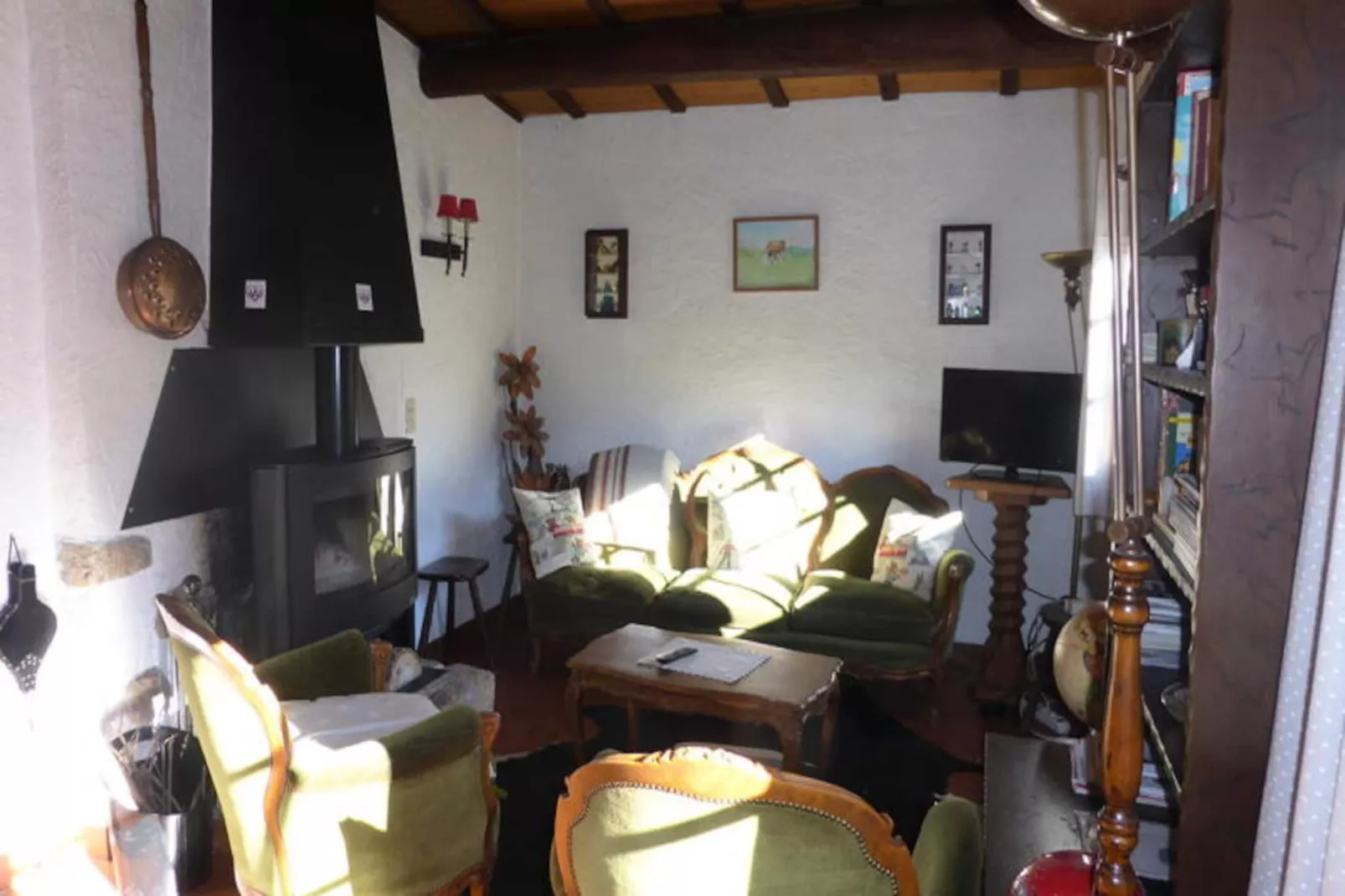 Chalet Santa Claus-Image-tags.