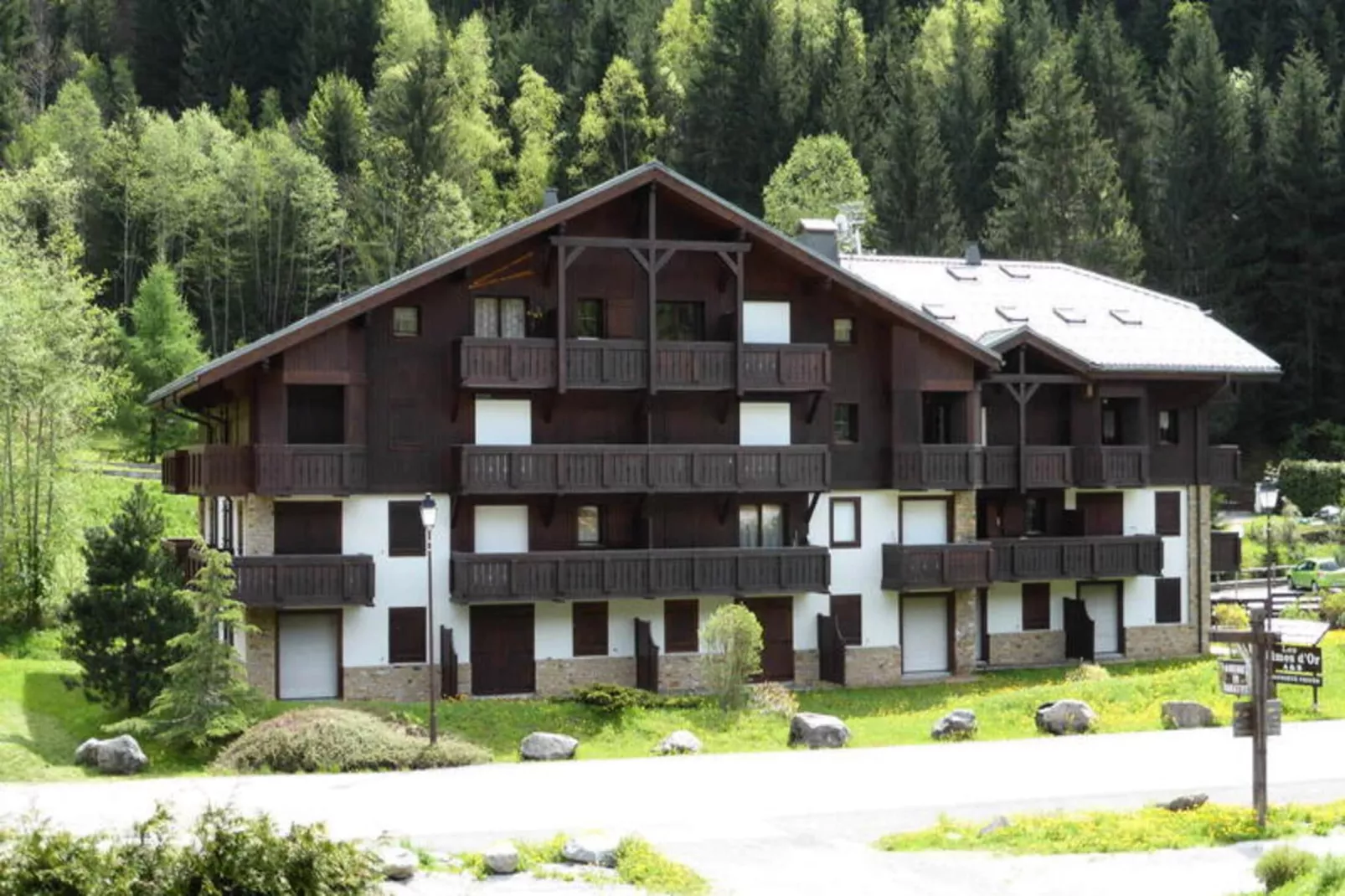 Résidence Les Cimes D'or A-Buitenkant zomer