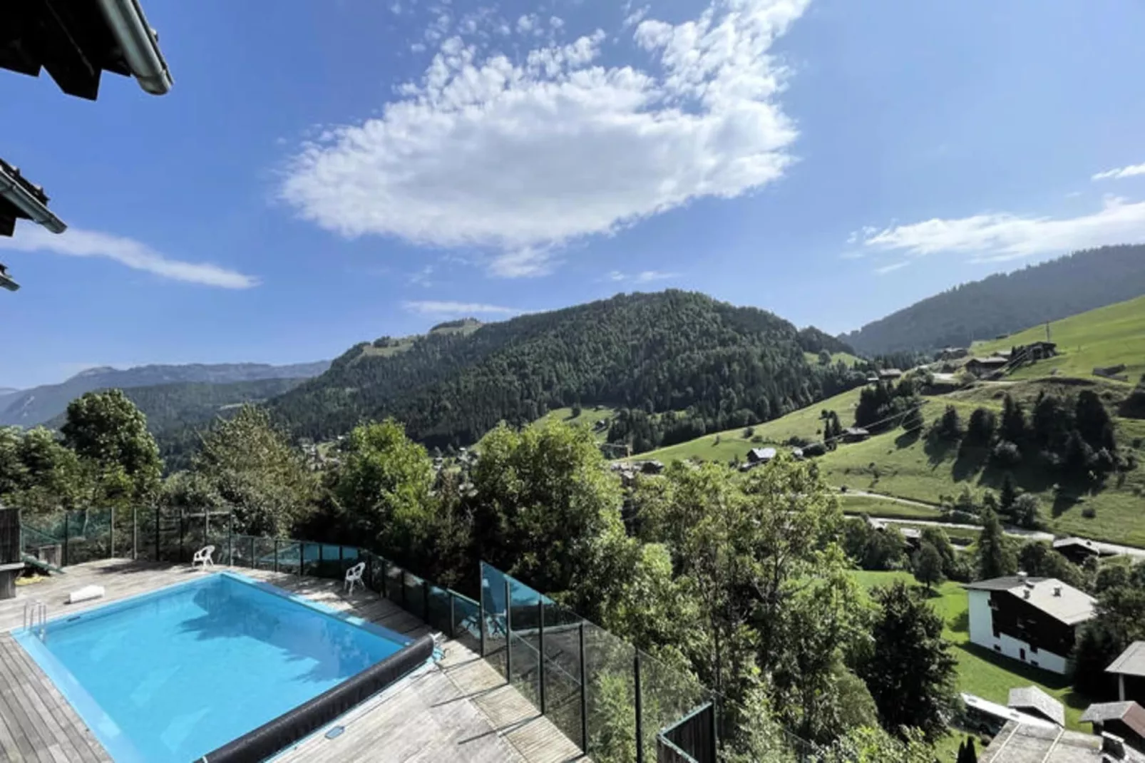 Appartements à La Clusaz - Buitenkant zomer