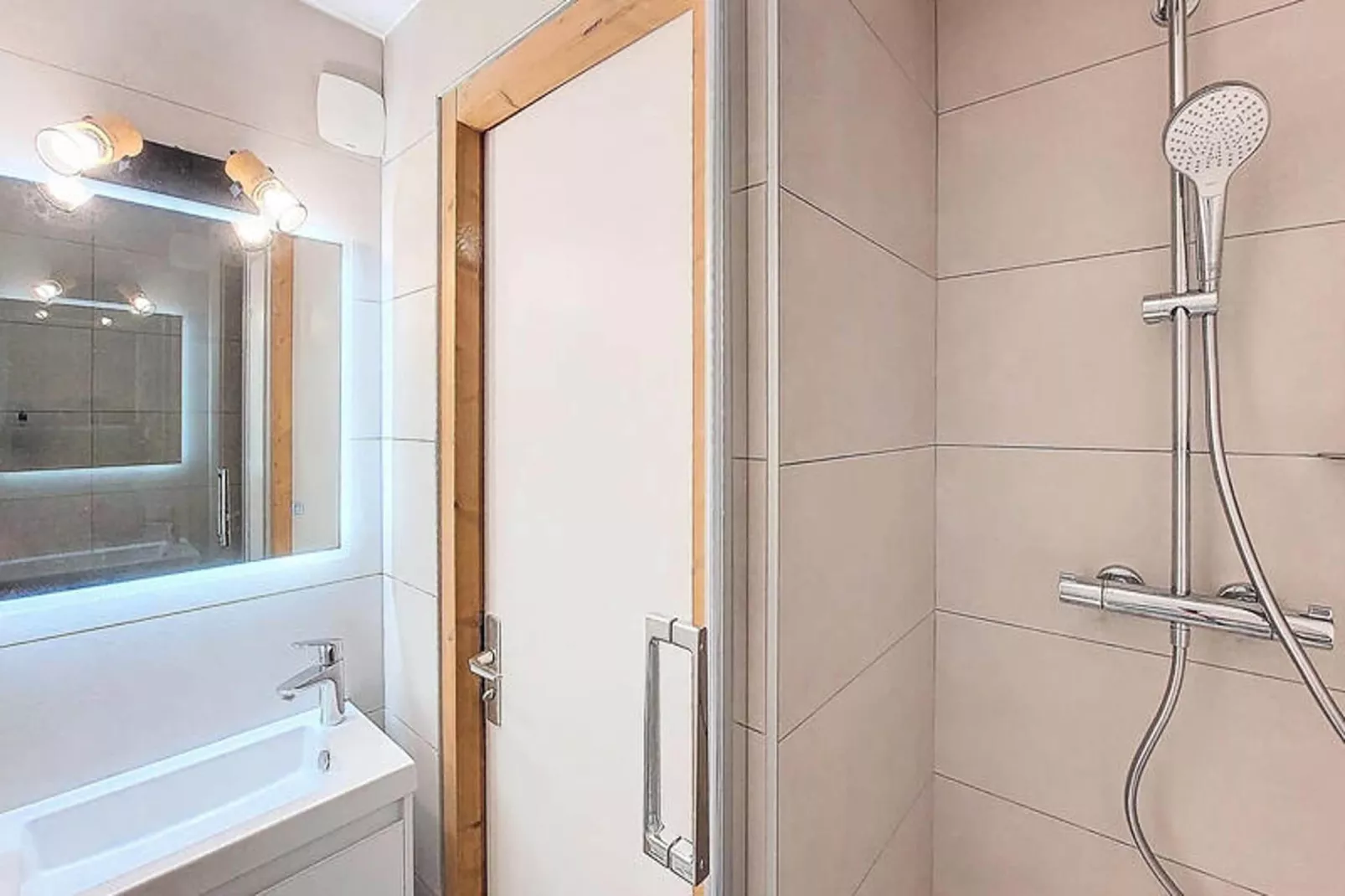 Appartements à Saint Jean d'Aulps-Badkamer