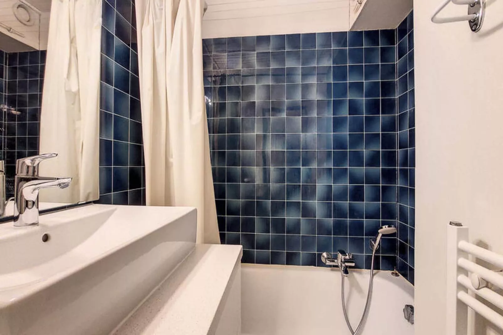 Studio à Saint Jean d'Aulps-Badkamer