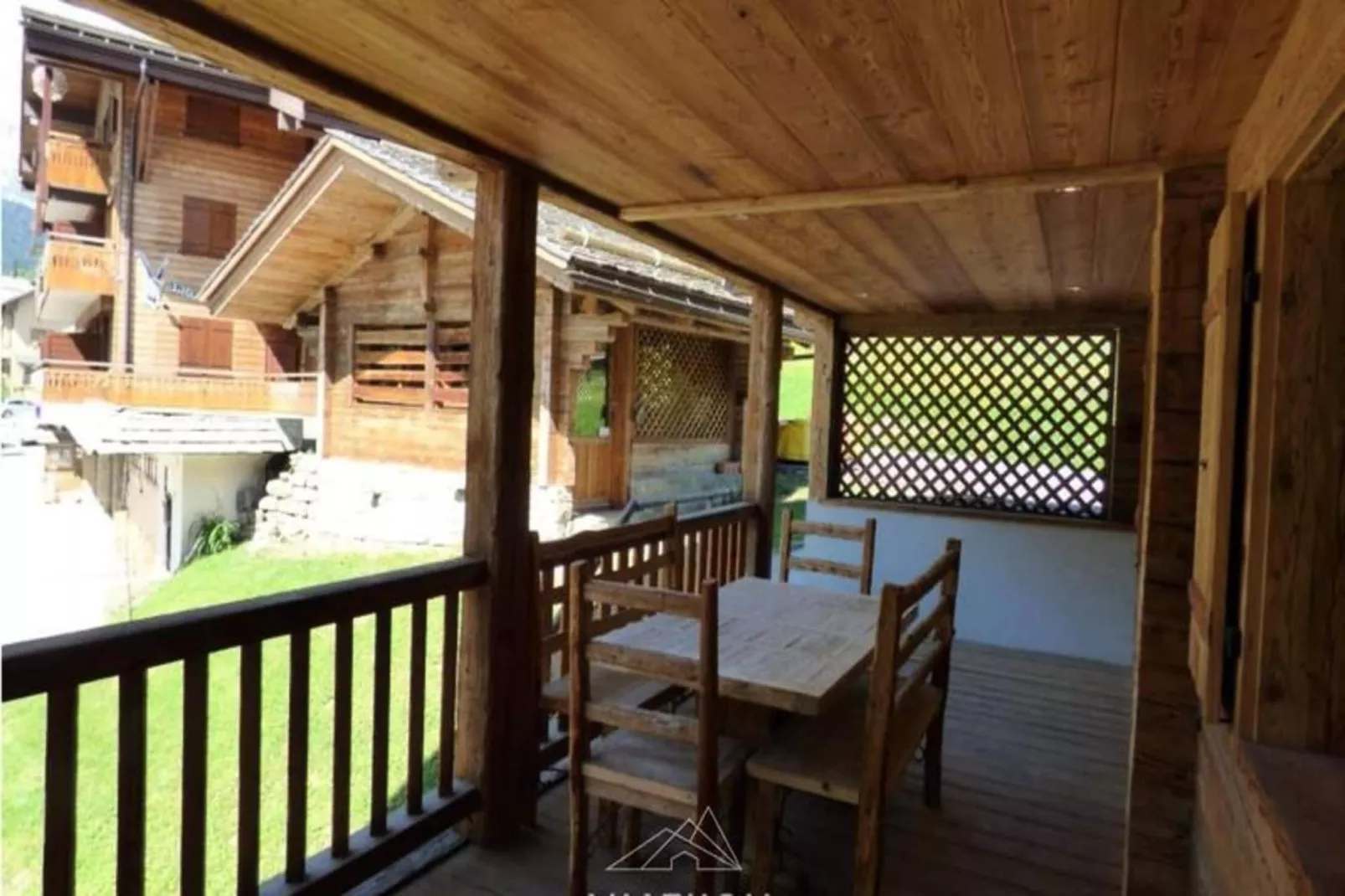 Chalet Rayjeanne-Buitenkant zomer