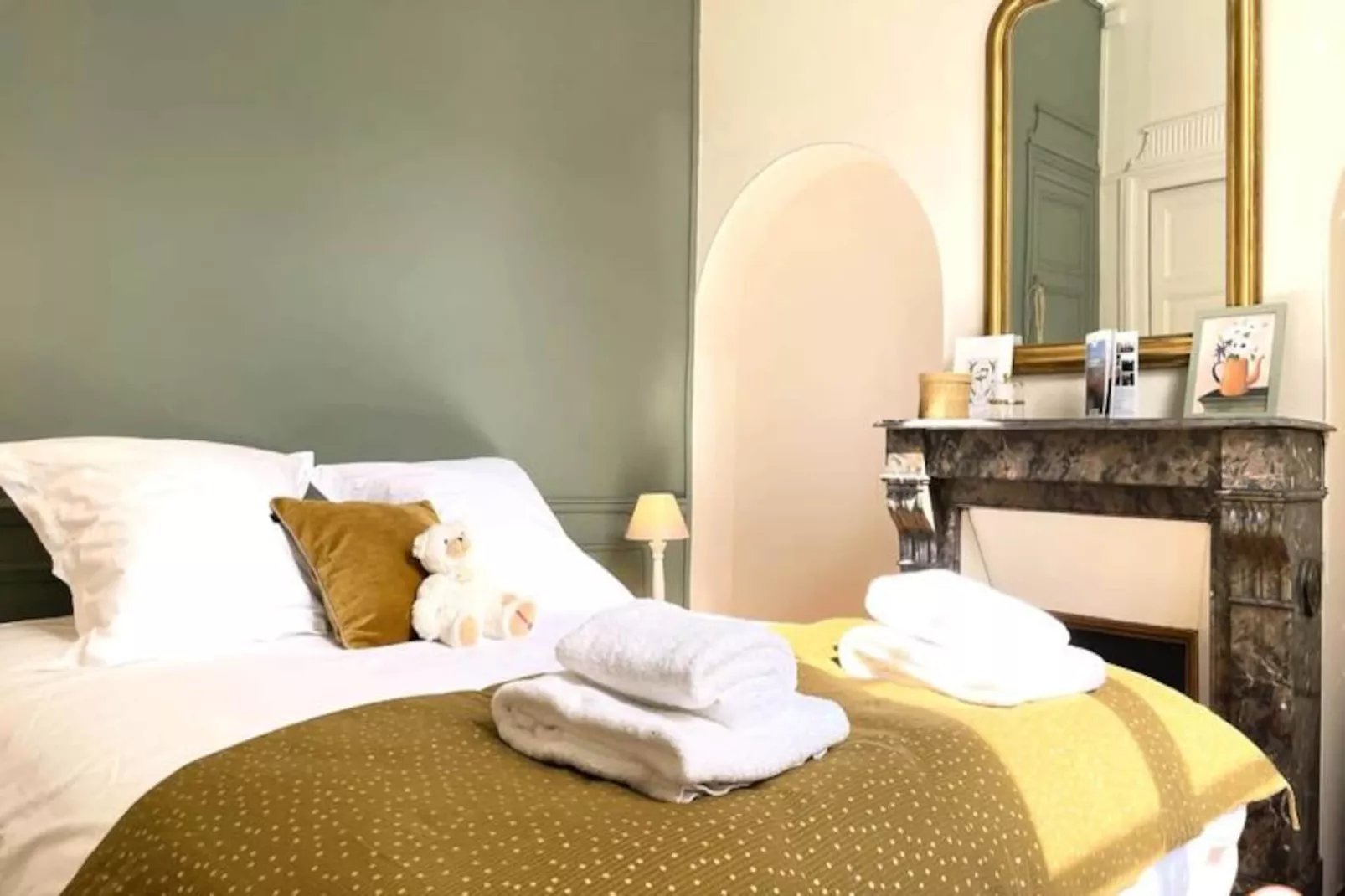 🌟 Le Crosne - Parking - Standing - Calme-Image-tags.