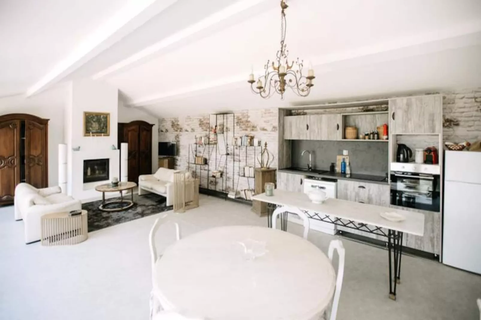 La Voli&egrave;re - Pernes-les-fontaines-Image-tags.