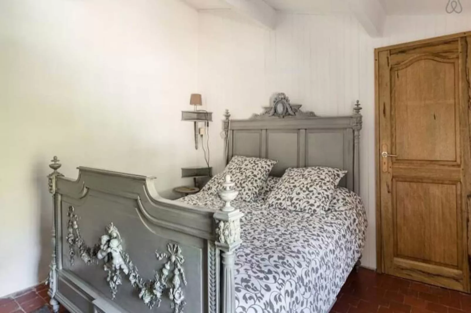 Coin De Paradis Sous Le Ch&acirc;teau Des &eacute;v&ecirc;ques-Image-tags.